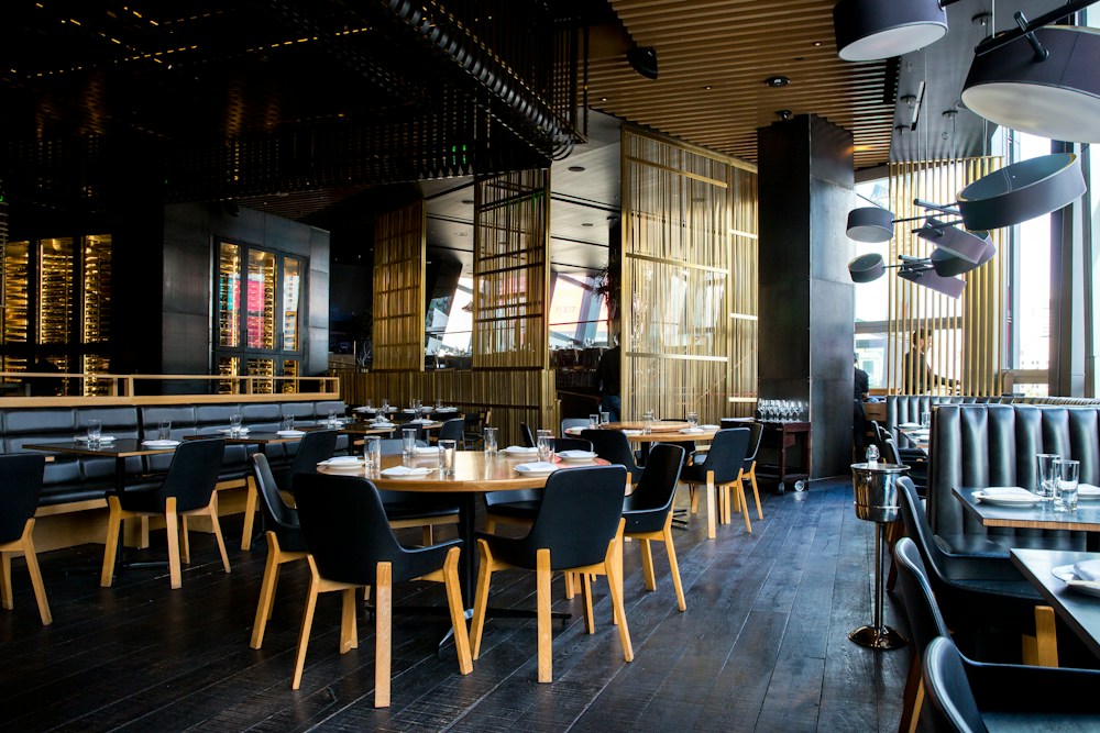 Intérieur de restaurant, photographie d’ambiance